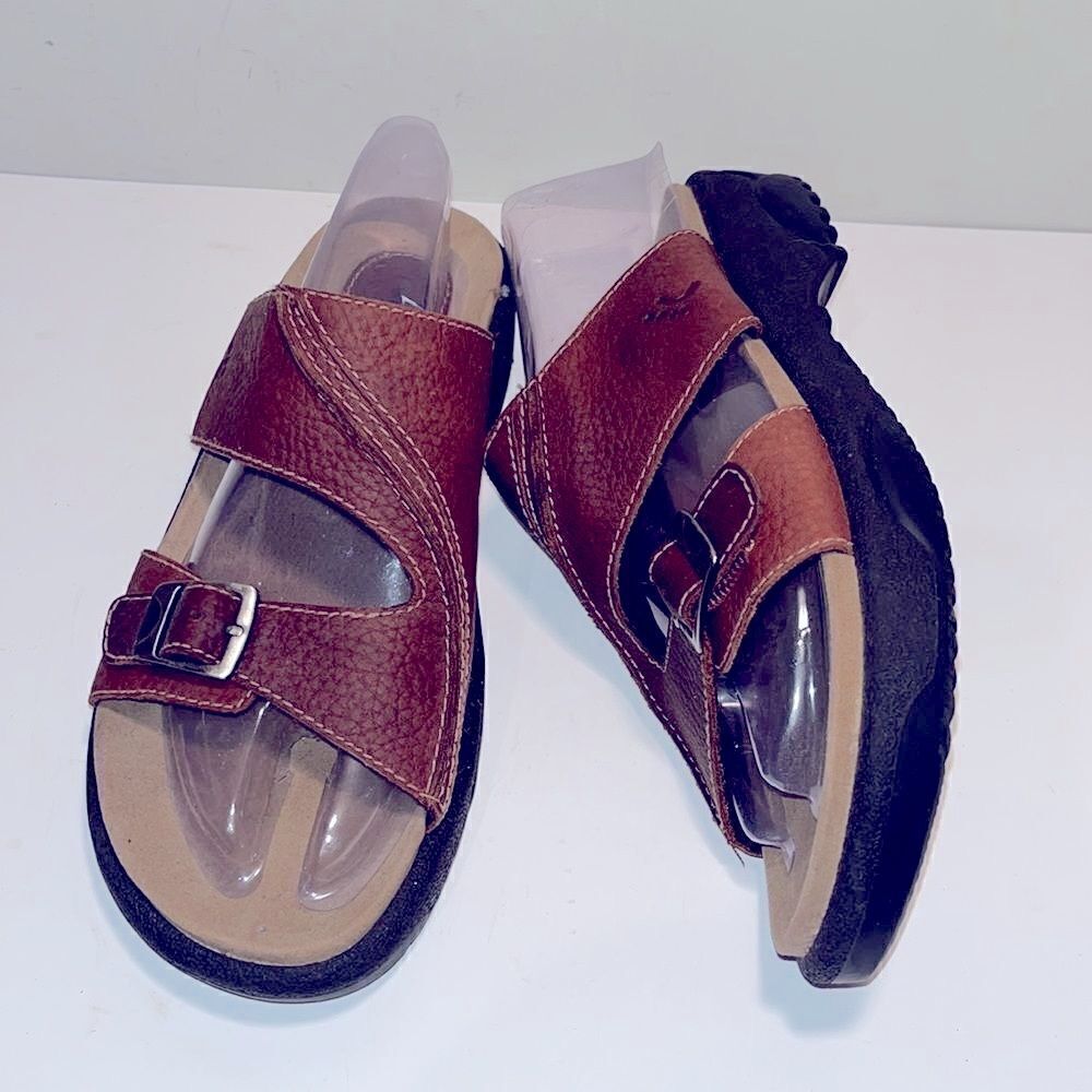 Bare traps rugged brown leather platform sandals 1”platform, 1.5” heel